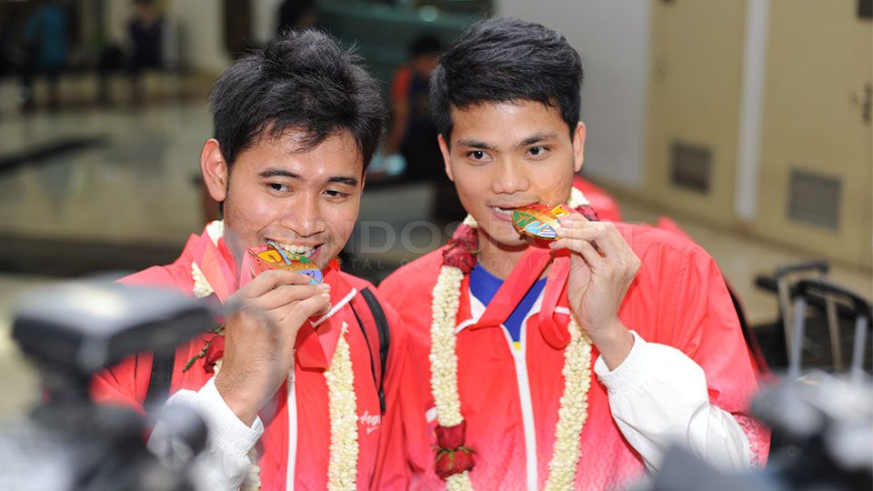 Angga Pratama dan Ricky Karanda. Copyright: &copy; INDOSPORT/ Ratno Prasetyo